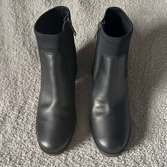 UGG Women’s Amathea Black Waterproof Leather Ankle Boots - Picture 2 of 9